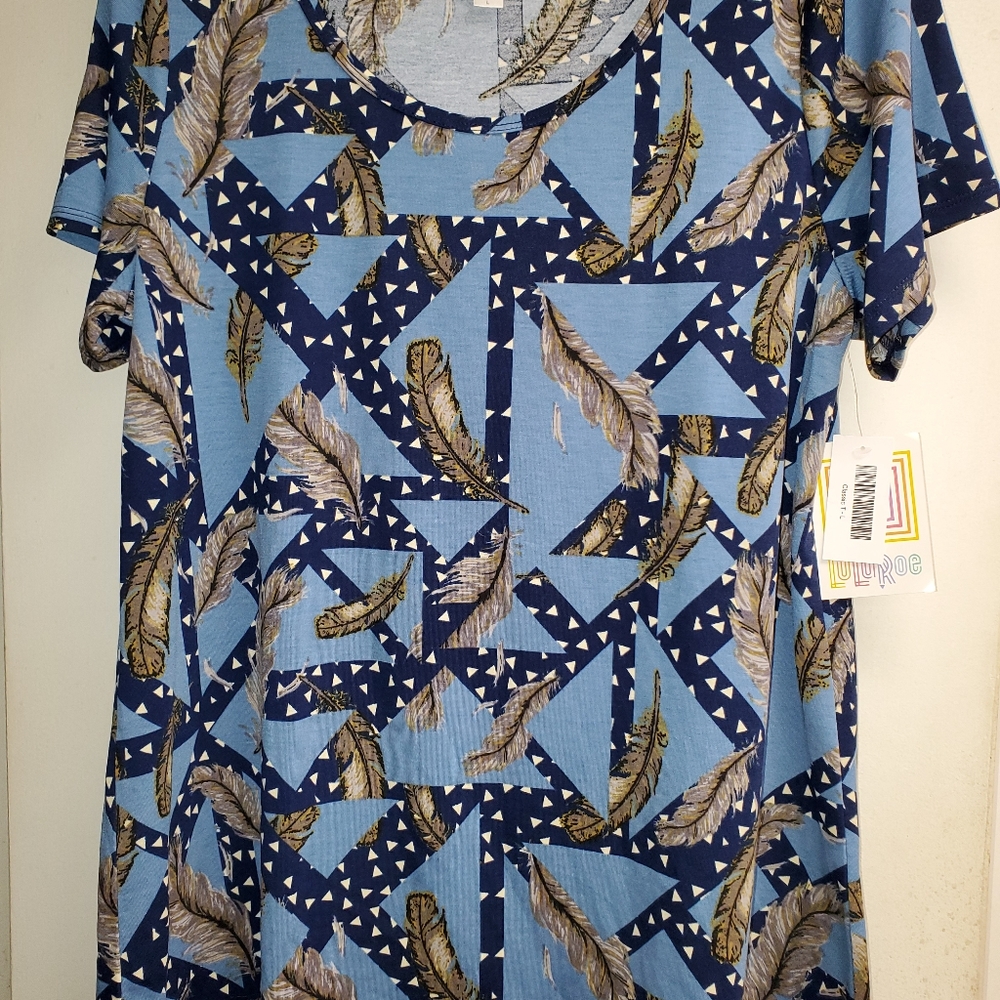 Large Lularoe Classic Tee